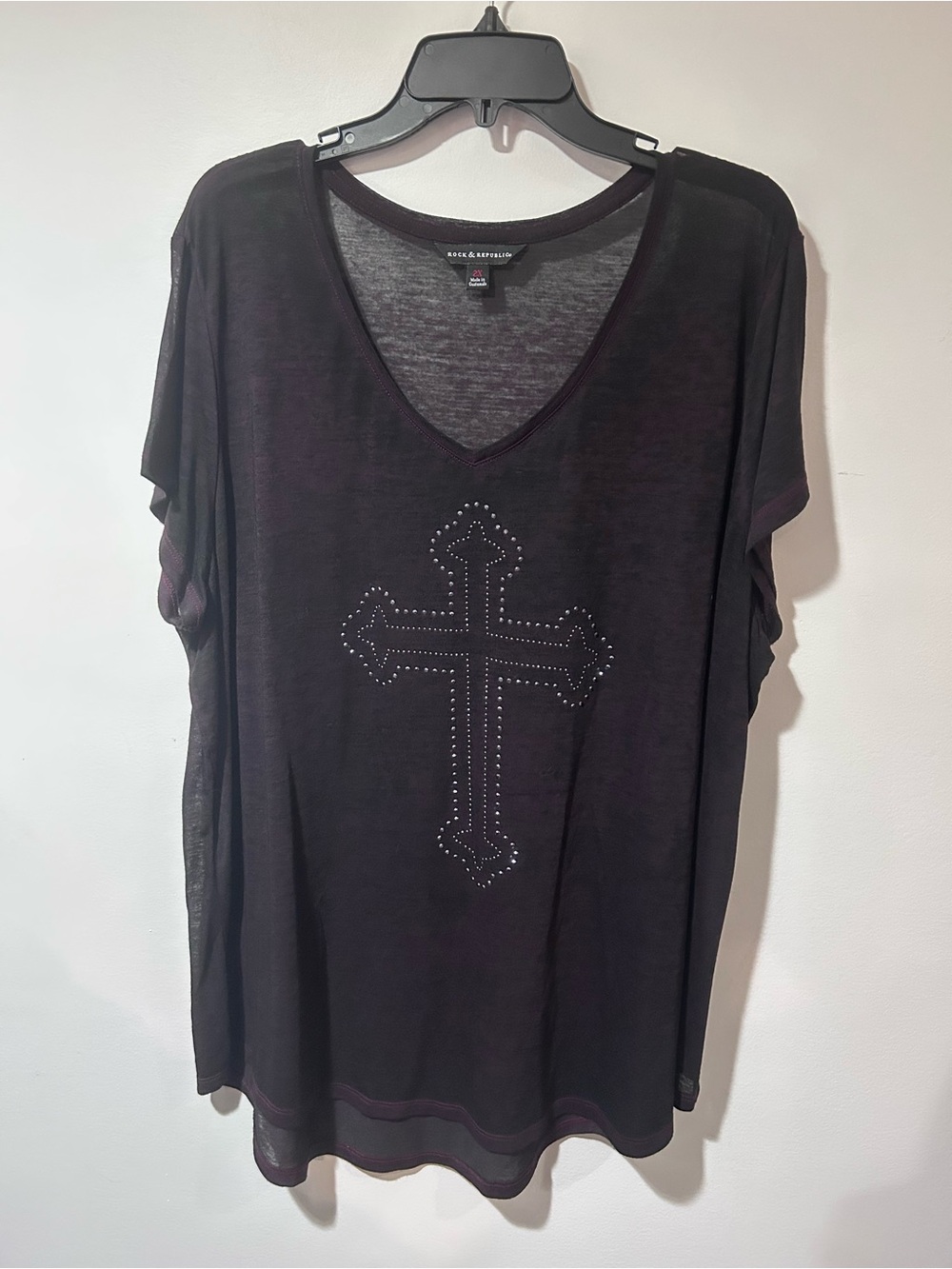 Rock & Republic Black V-Neck Short Sleeve Tee with Stud Cross